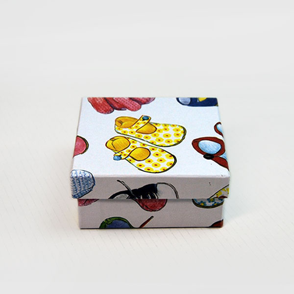 Caja de cartón de regalo cuadrada plana